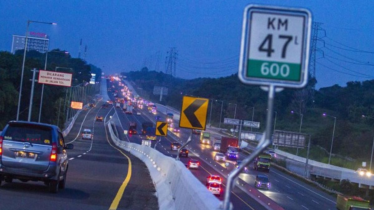 有料道路の渋滞に巻き込まれないように、外務大臣は4月26-30日にジャカルタに戻るよう旅行者を促します