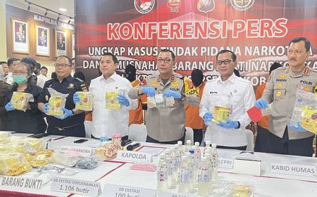 Amankan 13,20 Liter Sabu Cair Dalam Botol Minum Kemasan, Polisi Duga Masuk Kepri Lewat Bandara Hang Nadim