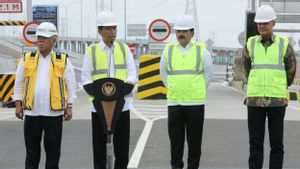 Jokowi Resmikan Jalan Tol Semarang-Demak, Ganjar Berharap Bisa Urai Kemacetan dan Rob