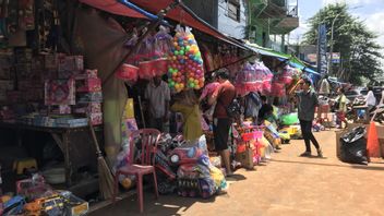 Gembrong Market Traders Who Have To Fight Violent E-Commerce