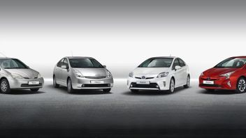 Toyota Prius: The First Environmental Friendly Hybrid Car To Produce Mass