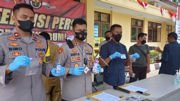 The Head Of Cigadog Sukabumi Village Was Arrested By The Police While Enjoying Crystal Methamphetamine In The Workspace, Transiting To Keep Residents Fresh