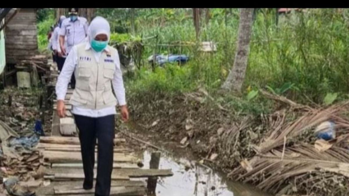 Wakil Wali Kota Palembang Cek Lokasi Banjir, Kerahkan Petugas Bersih-bersih Saluran Air