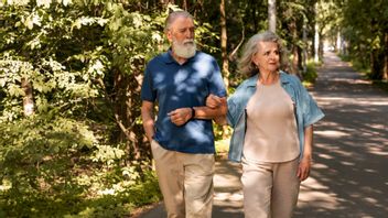 为了降低患心脏病的风险，老年人需要这项运动