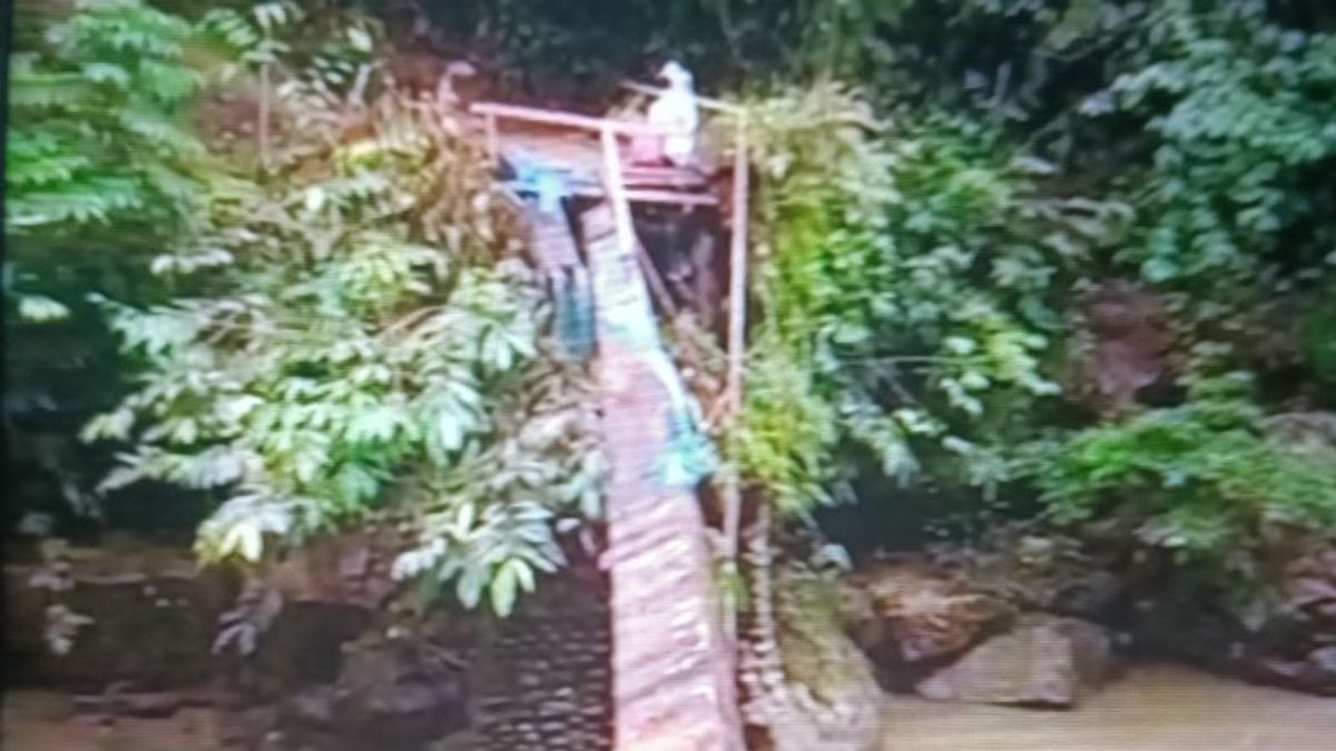 Jembatan Terputus, Dua Kampung di Dua Koto Pasaman Terisolasi