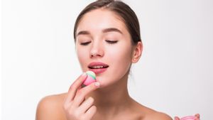 Lip Balm Bikin Bibir Tambah Kering? Kenali Bahan dan Formula yang Tepat