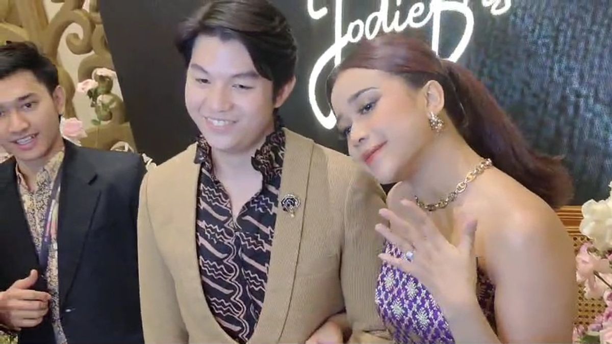 Berikan Cincin untuk Brisia Jodie, Jonathan Alden: Aku Mau Serius