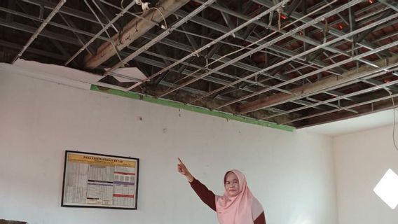 Trois écoles Primaires De Depok Endommagées Par De Fortes Pluies Et Des Tornades 