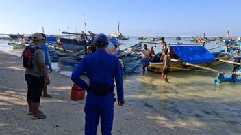 47 القارب المفقود الذي يحمله موجة مياه غاروت ، Satpolairud أجرى عملية بحث