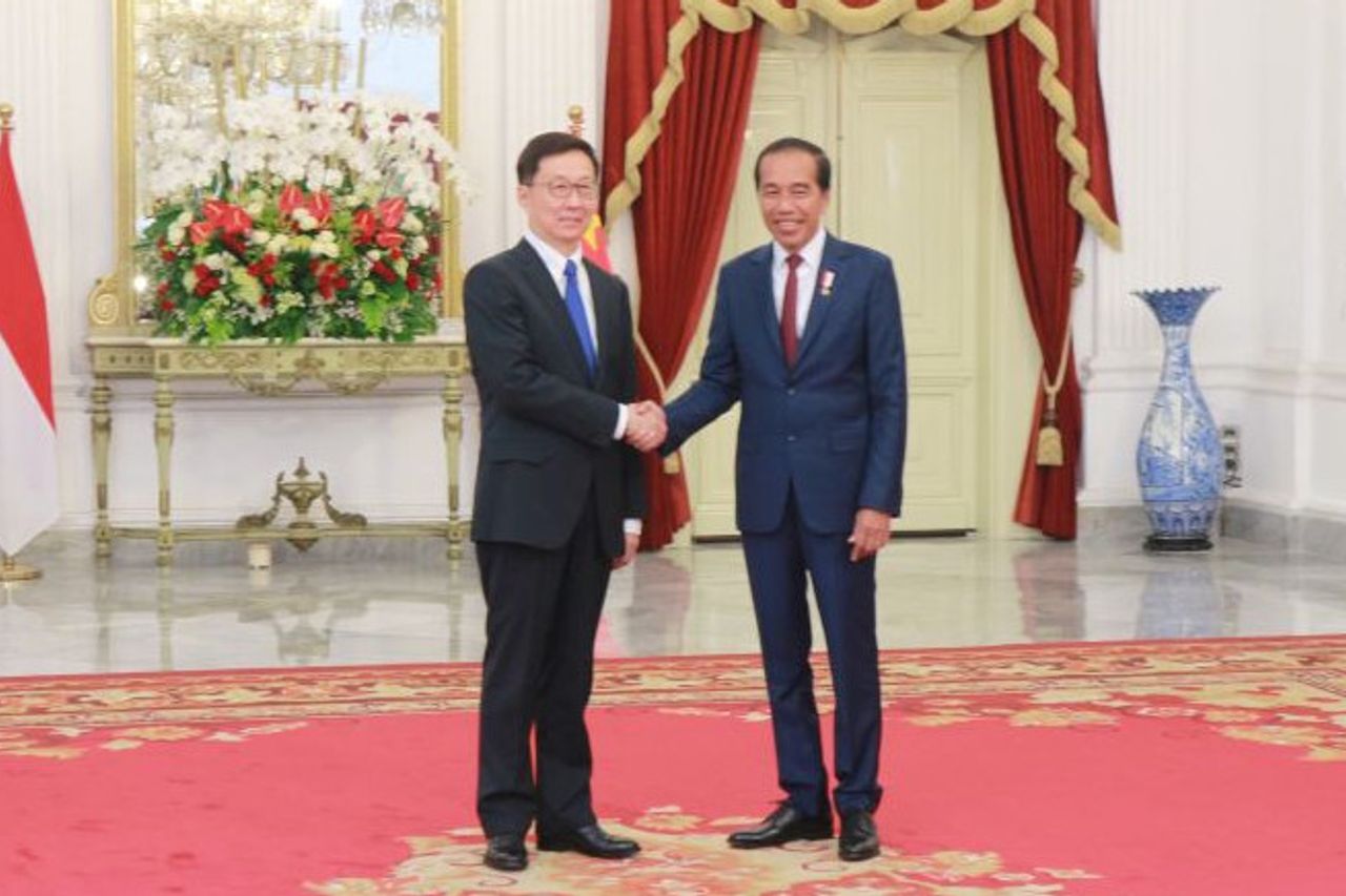 ムルデカ宮殿を訪問し、中国副大統領はジョコウィに挨拶習近平を伝えた