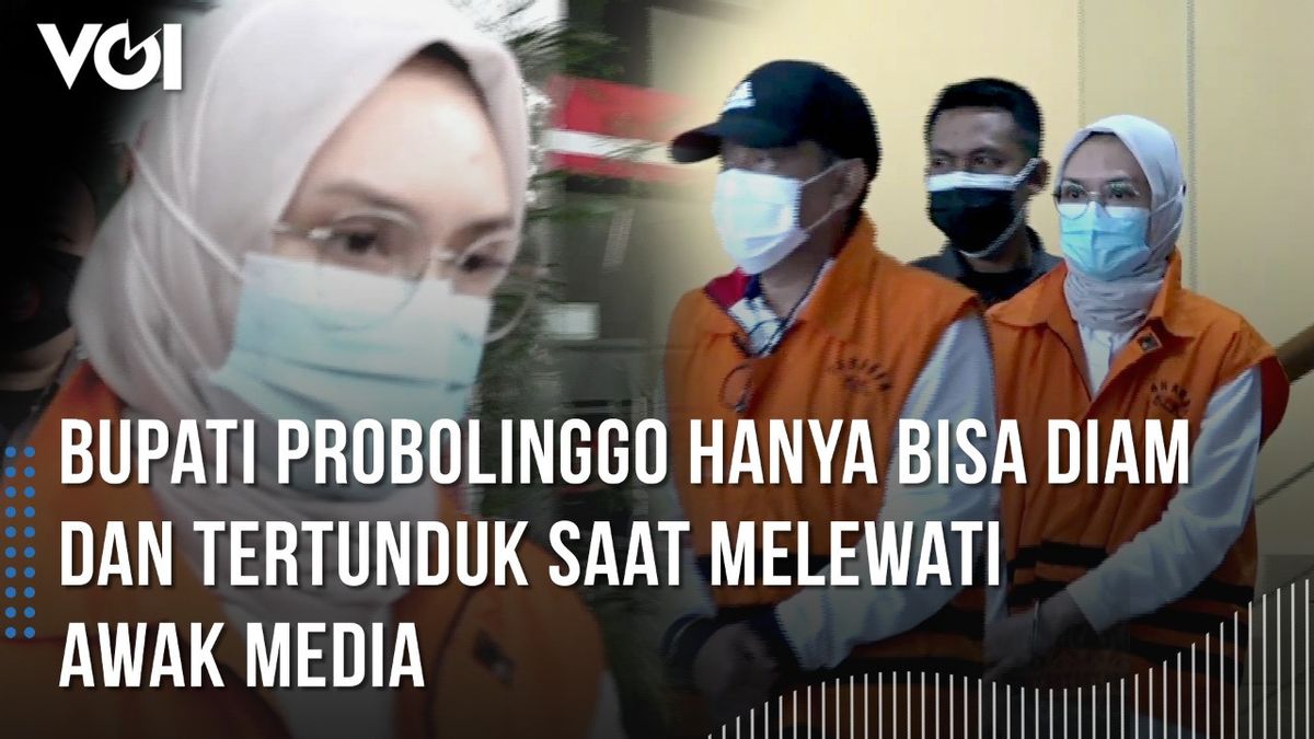 VIDEO: Wearing Orange Vest, Probolinggo Regent And Husband, Hasan Aminuddin Taken To KPK Detention Center