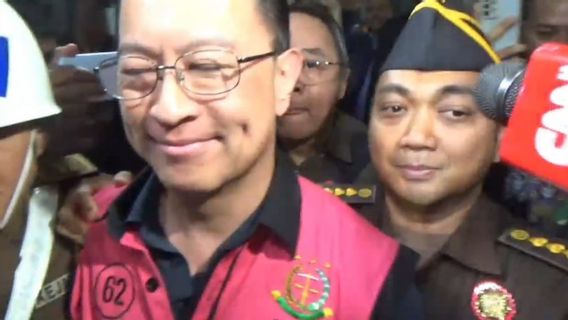 Senyum Tom Lembong Usai Ditetapkan Tersangka Kasus Korupsi Impor Gula