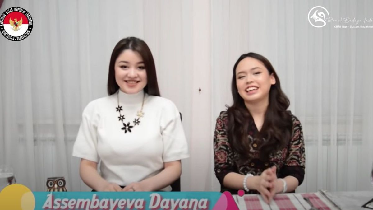 Dayana Mange Soto Ayam Et Indomie à L’Ambassade De Nur-Sultan Du Kazakhstan