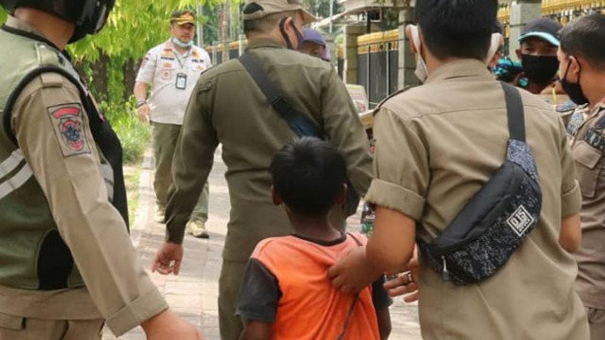 Satpol PP Palembang Razia Pengemis dan Anak Jalanan