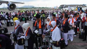 The Ministry Of Transportation Prepares A Replacement Aircraft After Garuda Transports Hajj Pilgrims Return To Base