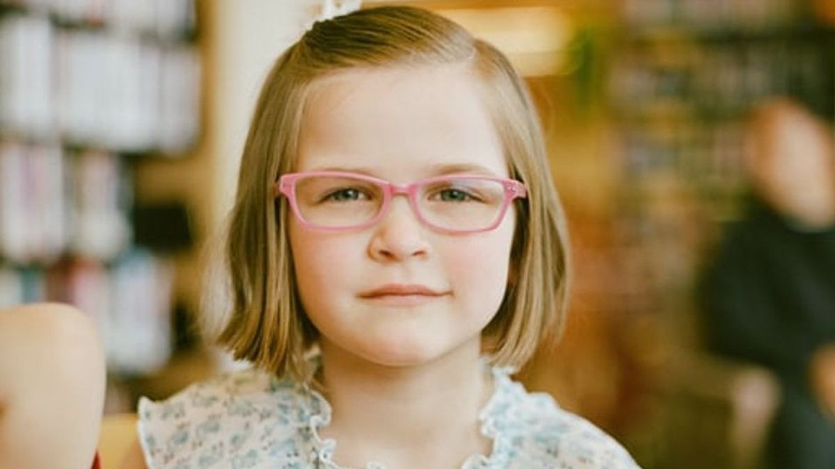 Jangan Anggap Remeh! Kenali Tanda-Tanda Anak Butuh Kacamata agar Penanganan Tepat Bisa Segera Dilakukan