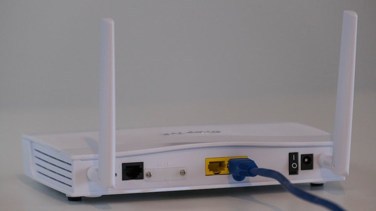 7 Ways To Signal Fast Wifi, From Simple To Router Replacement