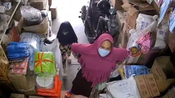 Sad Tangsel, Little Girl Invited To Steal Cooking Oil By Her Mother