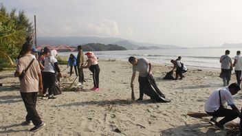 Peringati HANI 2024, BNNP Papua Bersihkan Pantai He'cnuk Injros Jayapura