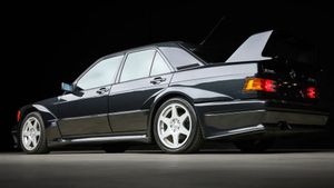 Mercedes-Benz 190E 2.5-16 Evolution II 1990 Terjual Rp5,4 Miliar, Apa Istimewanya?