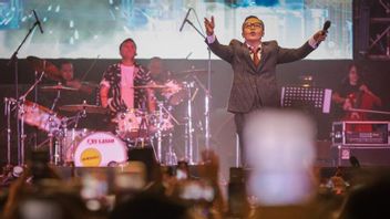 Ari Lasso Calls Surabaya Fans A CAREtaker For 30 Years Of Music Travel