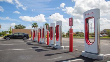 Elon Musk: <i>Supercharger</i>, Tesla Bisa Digunakan oleh Mobil Listrik Merek Lain