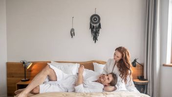 4 Cara Mempertahankan Hubungan Seksual Pada Pasangan Usia 60an