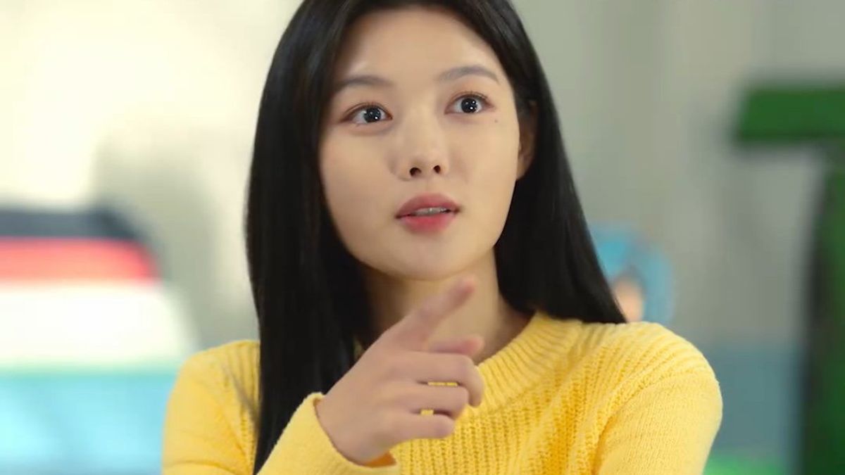 Karakter Unik Kim Yoo Jung dalam Teaser Serial <i>Chicken Nugget</i>