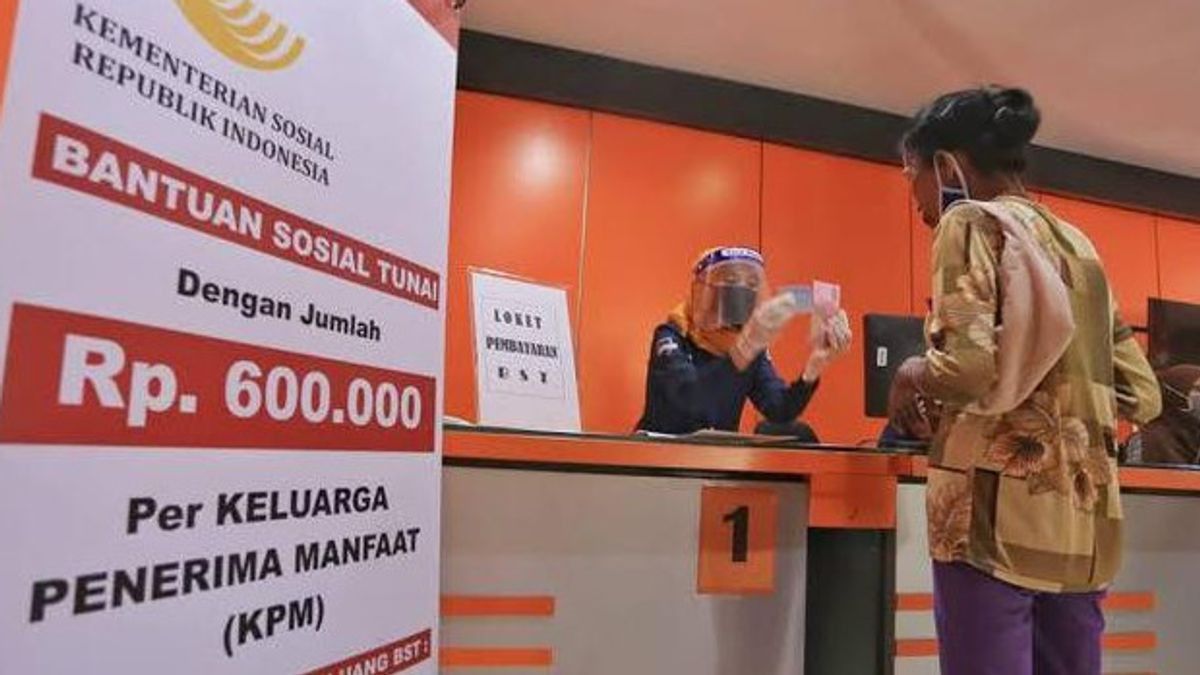 Jangan Khawatir, Petugas Penyalur Bansos dari PT Pos Sudah Divaksin 