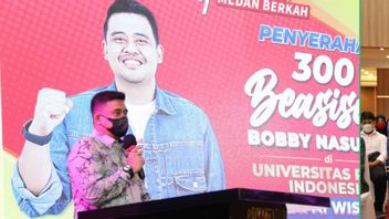 Parents Moved To Tears Bobby Nasution Gives Unpri Campus Scholarships Until Graduation