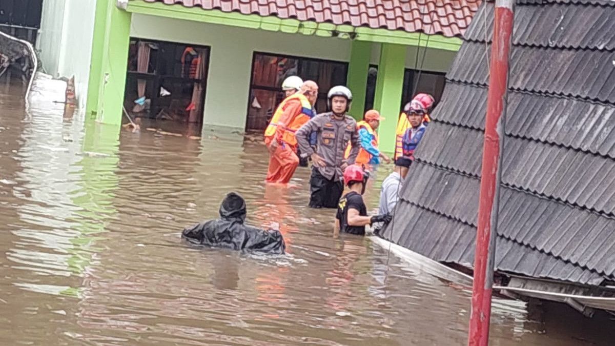 Floods Start Struggling, Now 5 RTs In Jakarta Are Inundated Up To 50 Centimeters