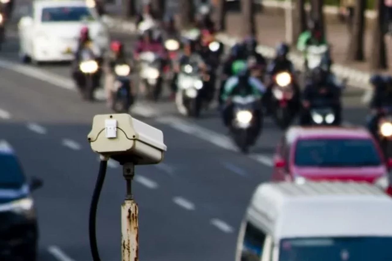 A Junior High School Boy In Sidoarjo Menamuk Diguruk Polisi Tak Usak Helm, Ujungnya Sorry Dengan Suara Lemas Terbatak-bata