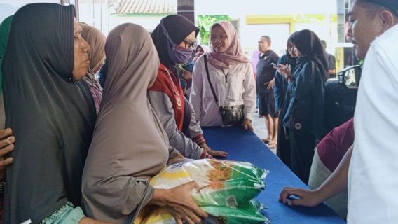 Dijual Hanya Rp10.400/Kg, Beras Murah SPHP Diserbu Warga Kota Mataram NTB