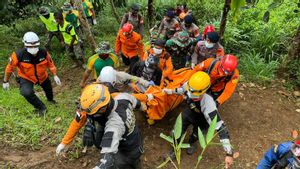 Personel Brimob Berhasil Evakuasi 1 Jenazah Korban Gempa Magnitudo 5,6 di Cugenang Cianjur