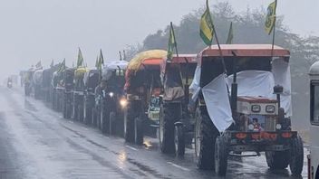 Tak Terima Solusi UU Reformasi Pertanian, Puluhan Ribu Petani India Penuhi Jalan New Delhi dengan Traktor