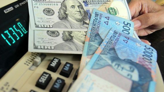 Rupiah Rabu Jelang Siang Masih Loyo di Hadapan Dolar AS