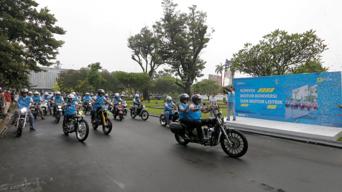 Dukung Energi Bersih di 2060, Jajaran PLN Konvoi Motor Listrik di Yogyakarta