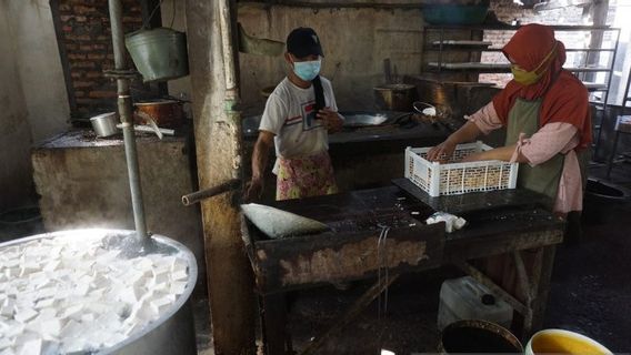 Imported Soybean Prices Skyrocket, Tofu Craftsmen In Wonosari Yogyakarta Have A Strategy, Reduce Tofu Size