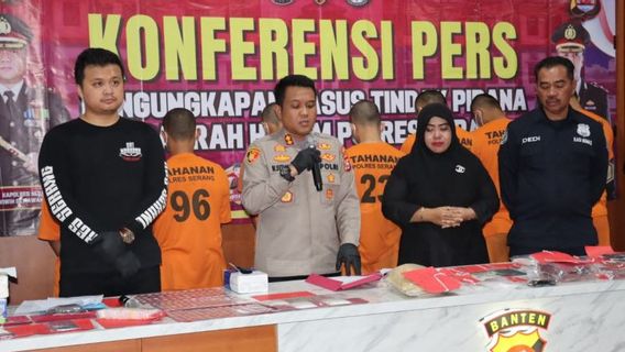 Polisi Bongkar Jaringan Industri Rumahan Tembakau Gorila di Sentul Bogor