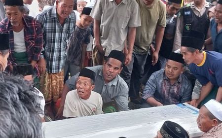 Diantar Banyak Pelayat, Korban Gempa Turki Dimakamkan di Lombok