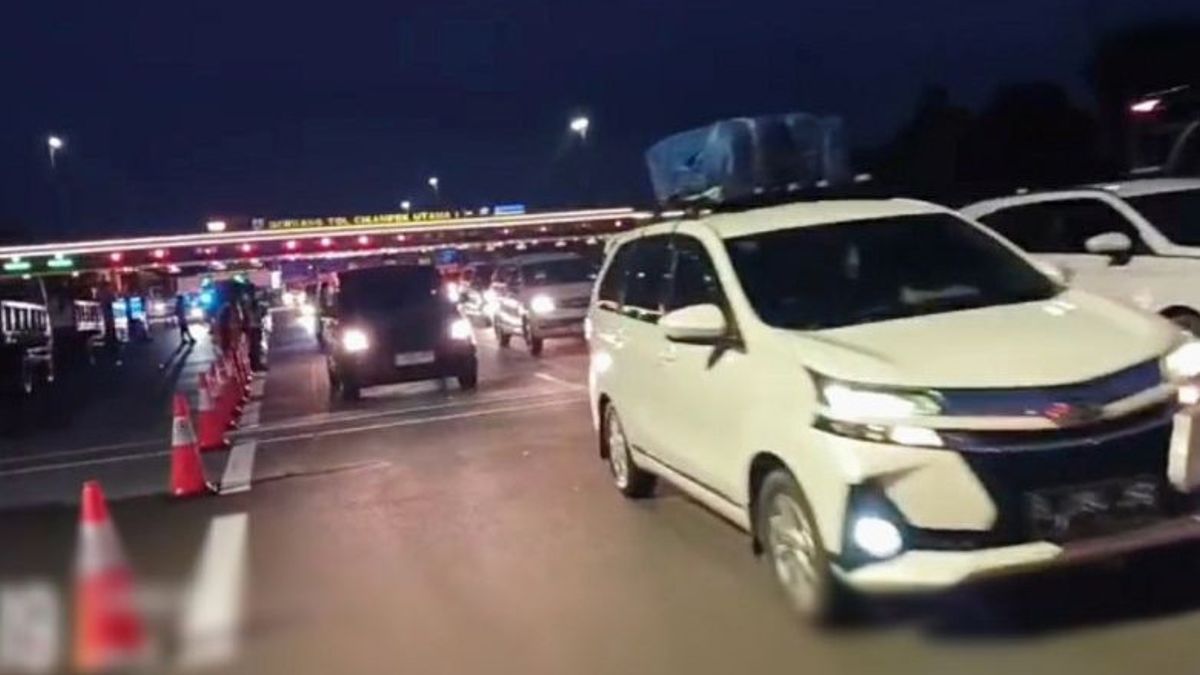 ジャカルタ方面の逆流はチカムペック有料道路で実施
