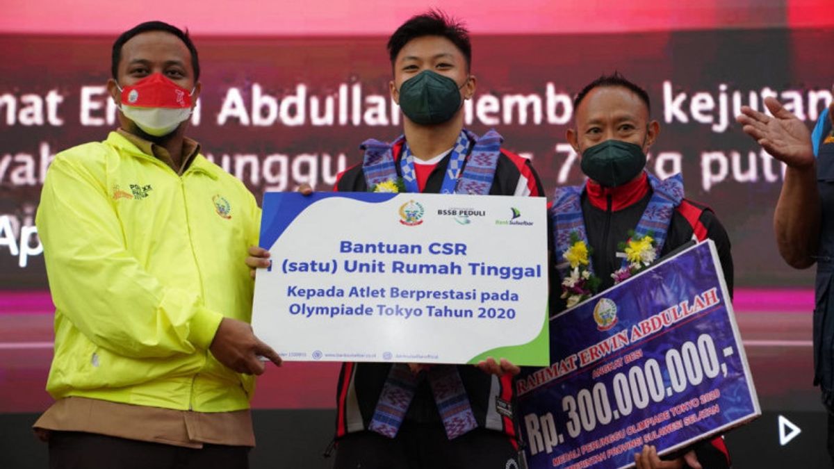 Plt Gubernur Sulsel Berikan Bonus untuk Lifter Rahmat Erwin Abdullah