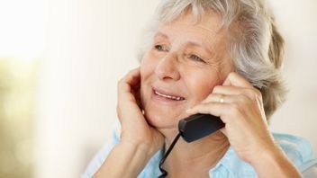 in! 5 façons de surmonter la solitude chez les personnes âgées