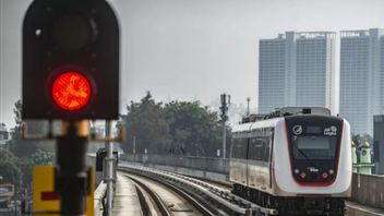 Progres Pembangunan LRT Jakarta Fase 1B Capai Tahap Pengangkatan Balok Grider
