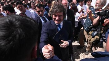 Trump accueille le président argentinien à la Maison Blanche : 20 milliards de dollars en sauvetage