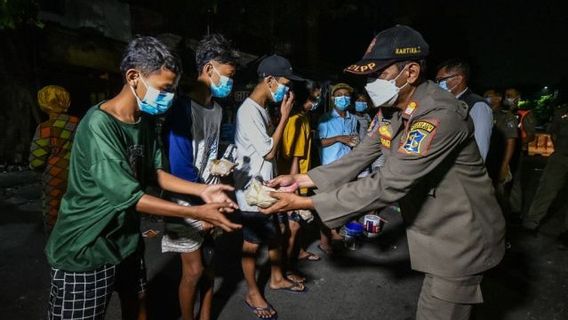 78 مراهقا مضطربا في سورابايا ينضمون إلى مدرسة البصيرة الوطنية