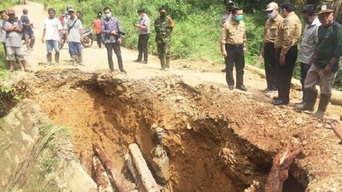 Hit By Floods, 3 Roads In Merangin Jambi Cut Off