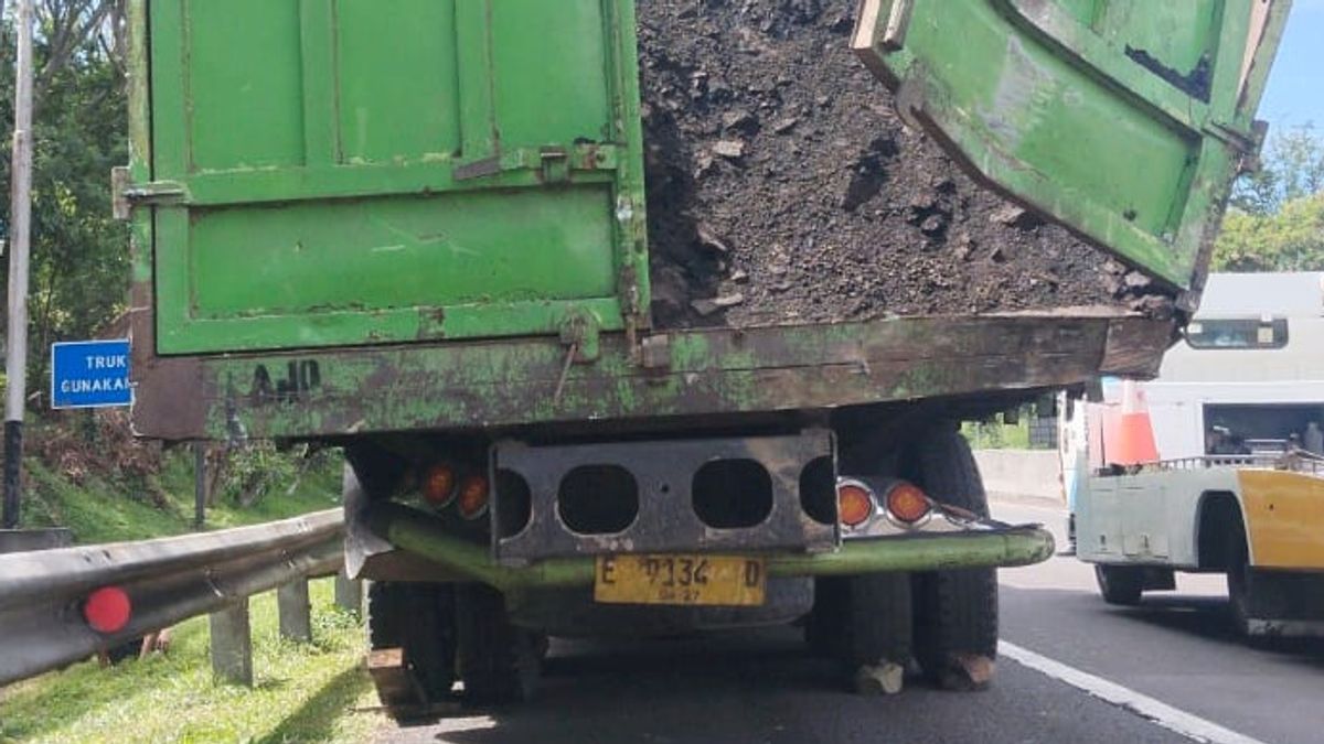 Serial Accidents On The Cipularang Km 97+200 Toll Road, Unstrong Trucks Soar To The Main Cause