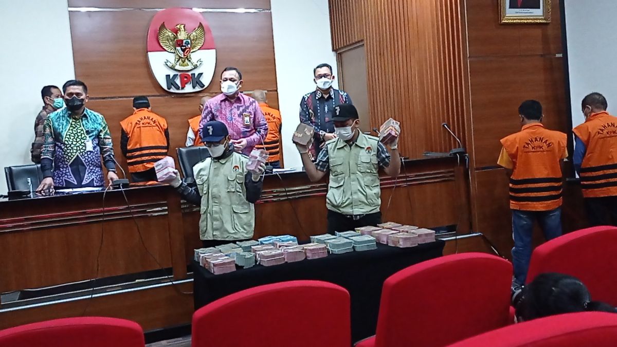 KPK Enquête Sur Les Commandes De Rahmat Effendi Concernant Les Projets Et Le Flux D’argent Provenant Des Réductions De Financement Des Employés Au Gouvernement De La Ville De Bekasi