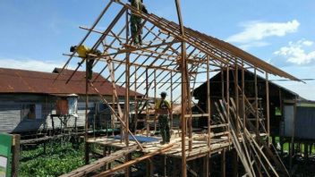 690 OKU Timur Sumsel Regency居民的房屋获得家庭手术援助